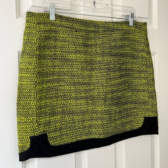 Stylish Green and Black Women's Skirt - Picture 4 of 15